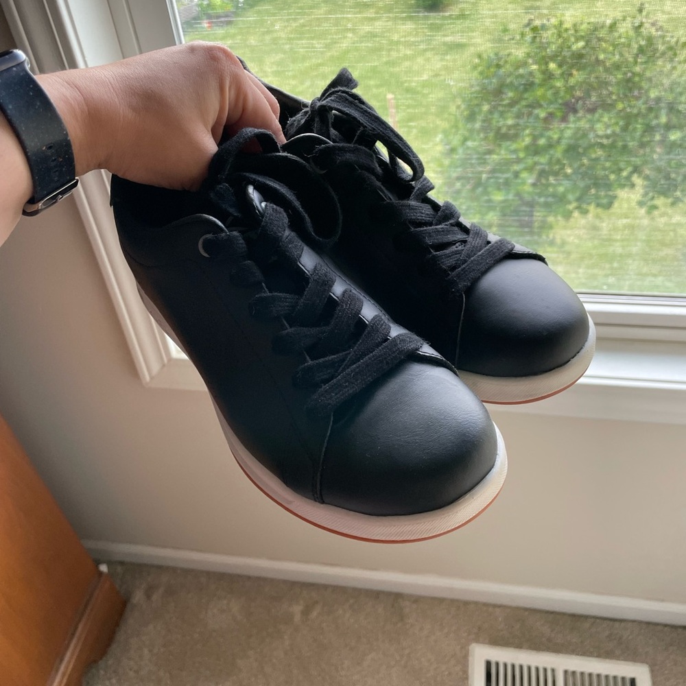 KURU Footwear ROAM sneakers, women’s size 6.5. Like new, only worn once or twice